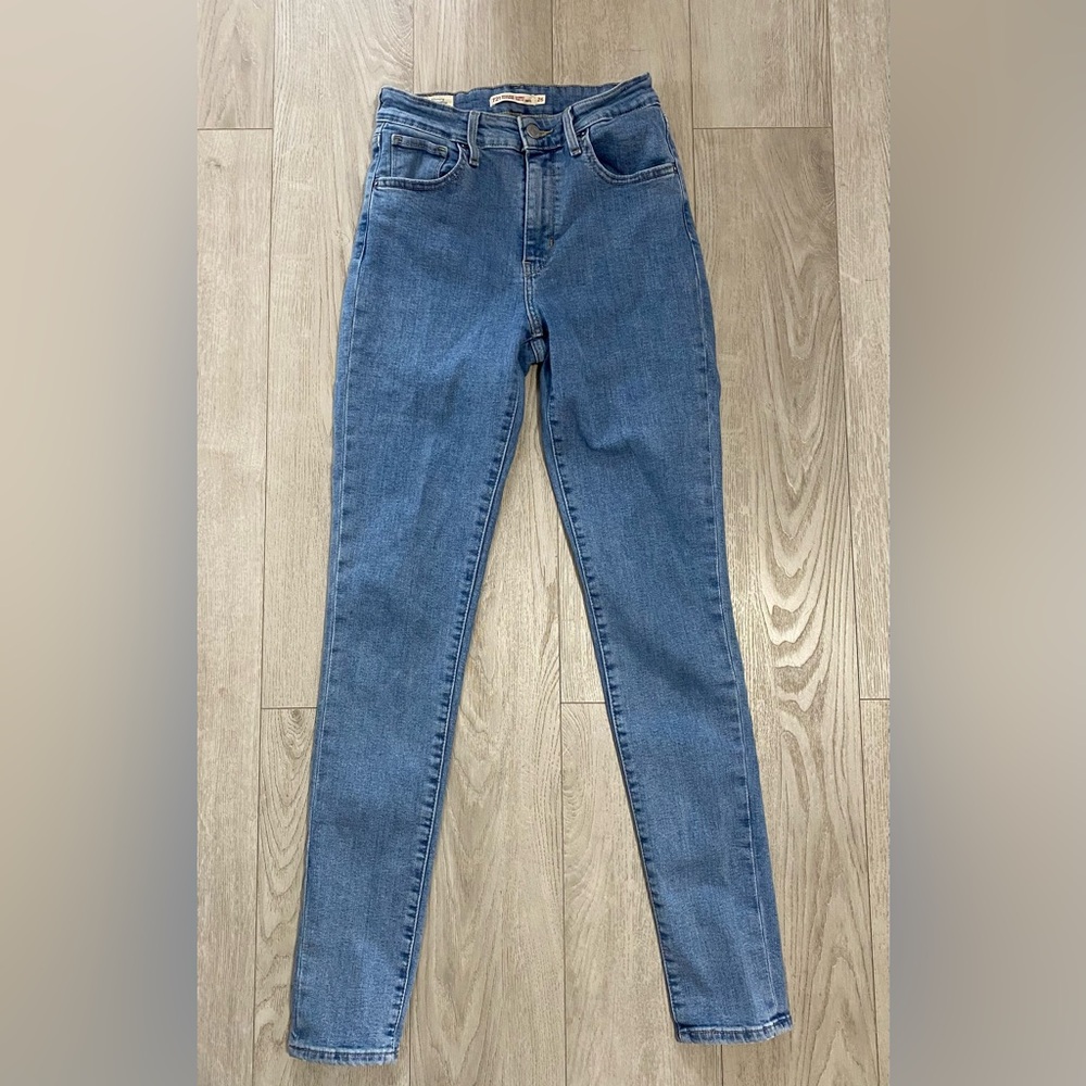 Levis 721 high rise skinny jeans 26